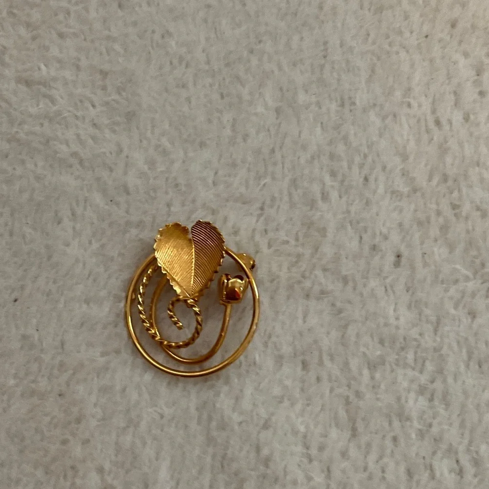 Vintage Gold Leaf Swirl Brooch